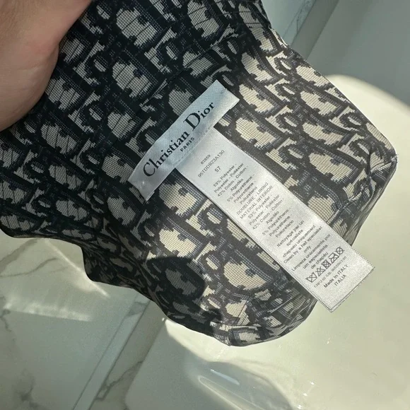 DIOR Bucket Hat - Picture 2 of 3